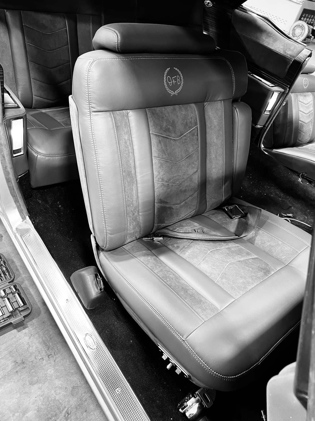 DETAIL — SEAT & HEADREST